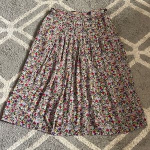 Mid length skirt with cute dainty floral pattern
